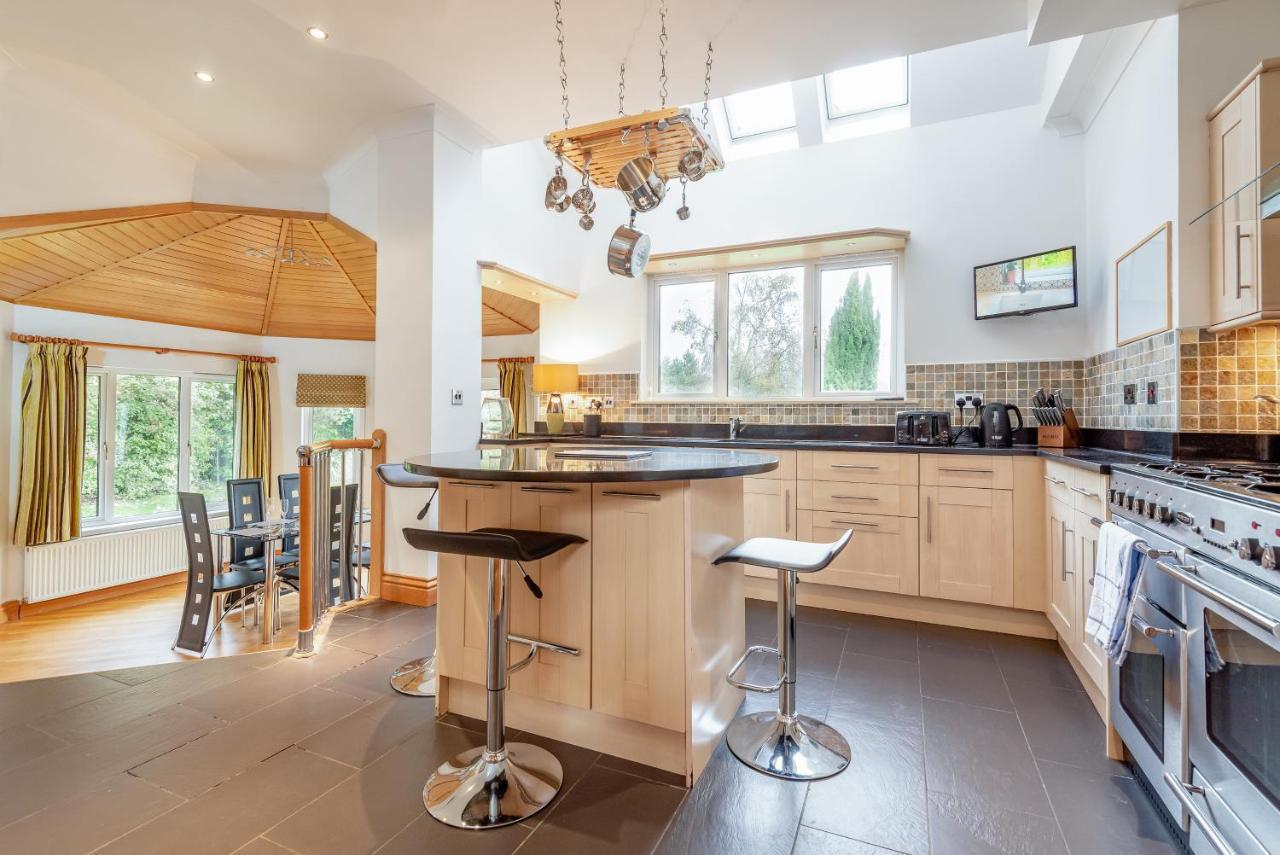 Villa Luxury 6-Bed House With Pool Glenrothes Exterior foto