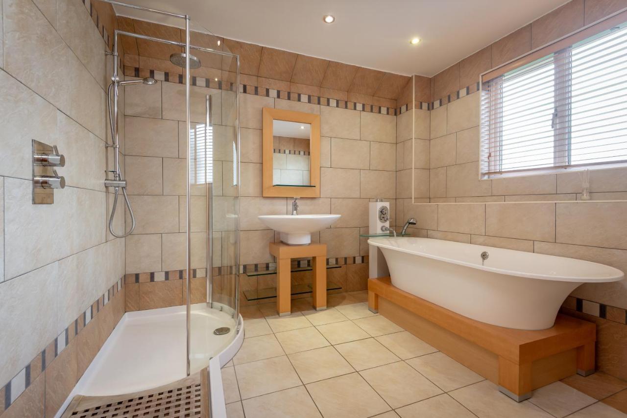 Villa Luxury 6-Bed House With Pool Glenrothes Exterior foto